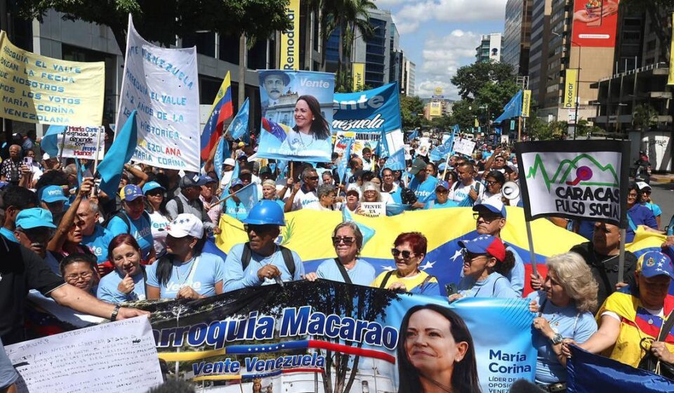Venezuela: Venezuela Cientos exigen elecciones y el regreso de Machado