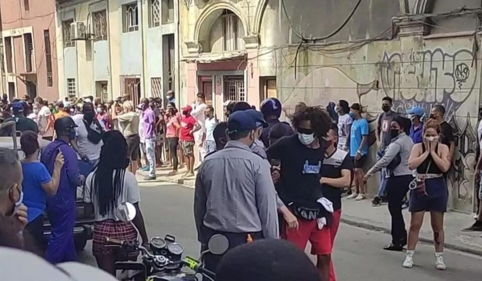 Vigilia frente a la Embajada de Cuba en Washington por el quinto aniversario del 11J