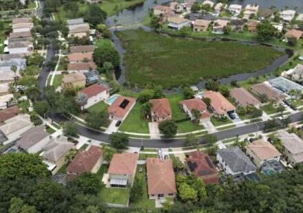 Weekly mortgage demand drops as rates remain stuck in a narrow range