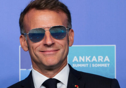 Why are Macron's aviator glasses in the spotlight again? - Entre Nous