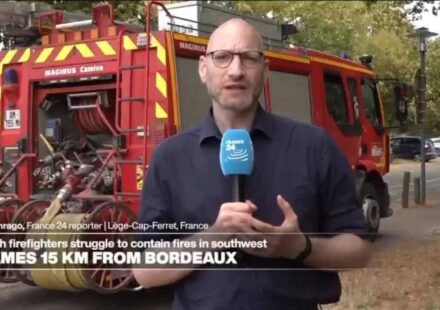 Wildfires in France: French farmers provide water tankers to help fight fire