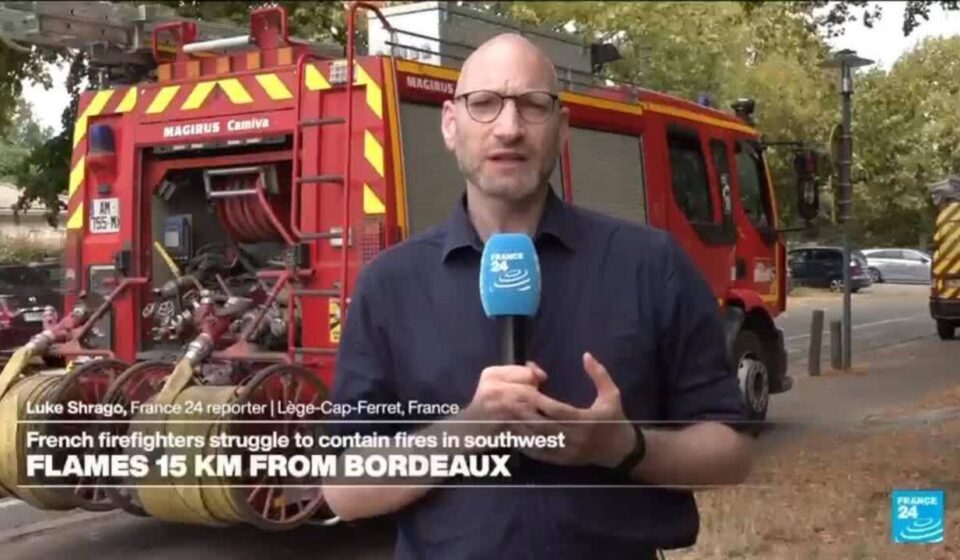 Wildfires in France: French farmers provide water tankers to help fight fire
