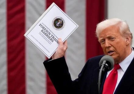 guerra comercial: Trump decreta aranceles de entre el 10 % y el 12,5 % a 60 economías