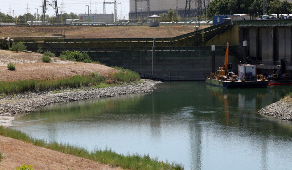 Amid a drought and soaring temperatures, Hungary shuts down its nuclear plant