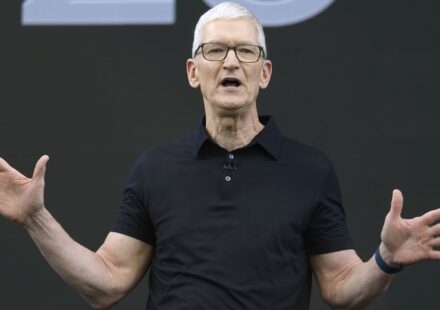Apple's Tim Cook and Howard Lutnick open Houston manufacturing plant
