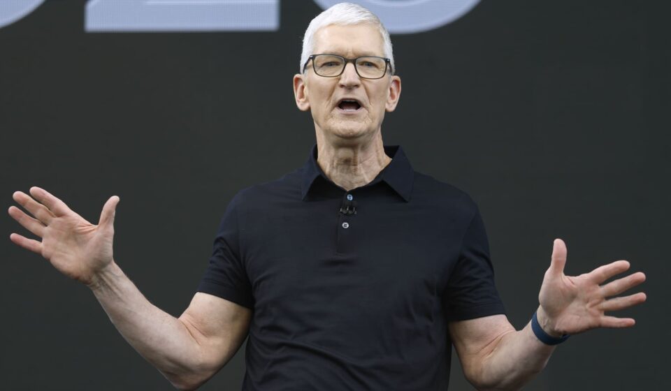 Apple's Tim Cook and Howard Lutnick open Houston manufacturing plant