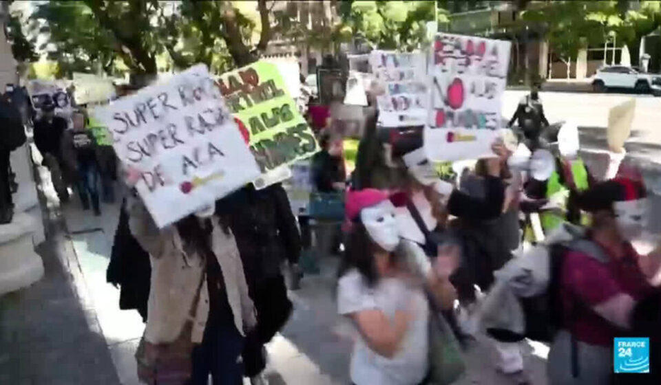 Argentines march on Peter Thiel's mansion
