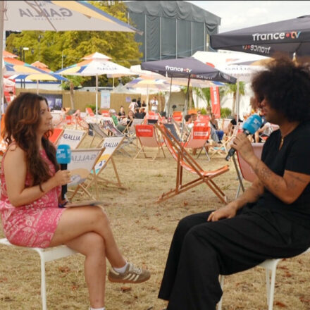 Backstage at Rock en Seine 2026 with up-and-coming British singer Sekou - arts24