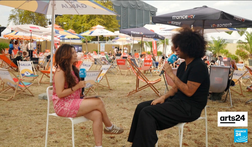 Backstage at Rock en Seine 2026 with up-and-coming British singer Sekou - arts24