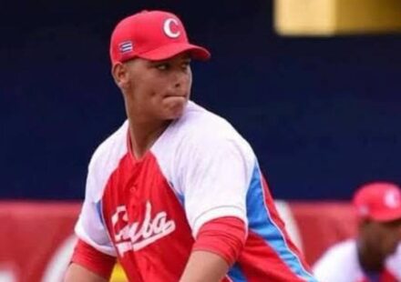 Béisbol: El pelotero Brander Guevara rompe con la Federación y no regresa a Cuba