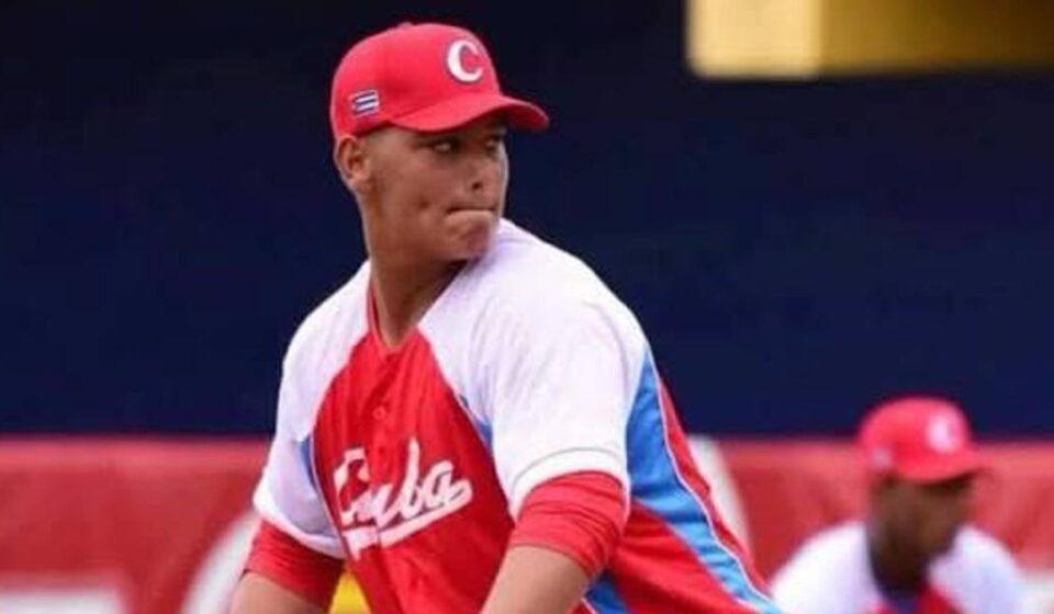 Béisbol: El pelotero Brander Guevara rompe con la Federación y no regresa a Cuba