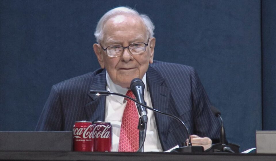  Berkshire Hathaway shares hit eight-month high