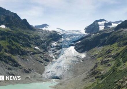 Bodies of two mountaineers discovered after Swiss glacier melts
