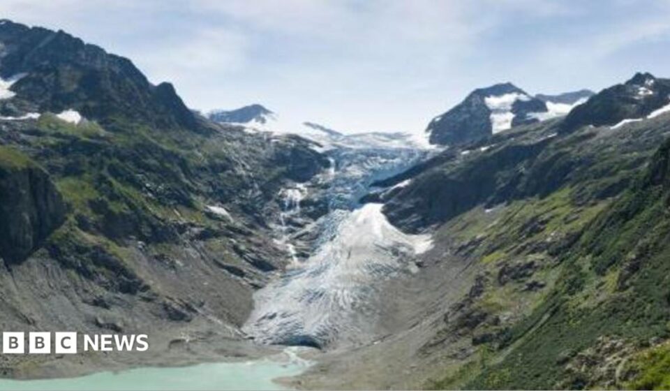 Bodies of two mountaineers discovered after Swiss glacier melts