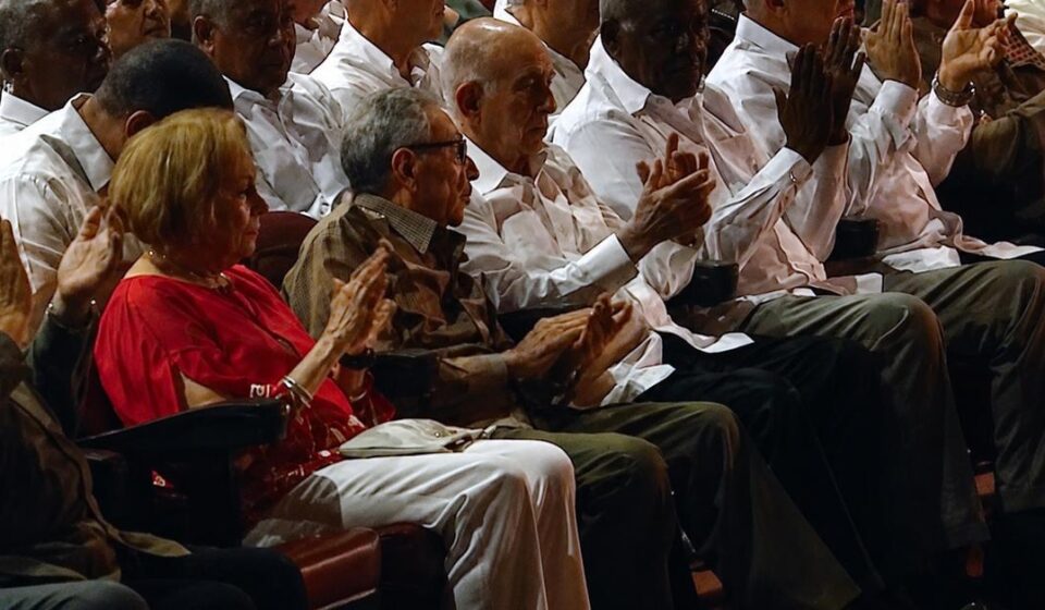 Centenario: Mientras Cuba se desmorona, alabanzas a Fidel Castro
