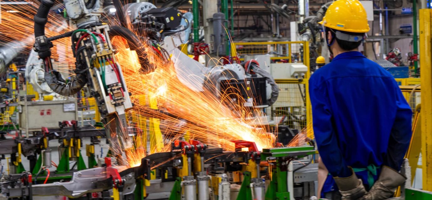 China's factory activity shrinks for second straight month