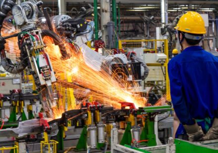 China's factory activity shrinks for second straight month