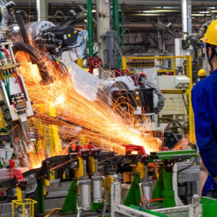 China's factory activity shrinks for second straight month