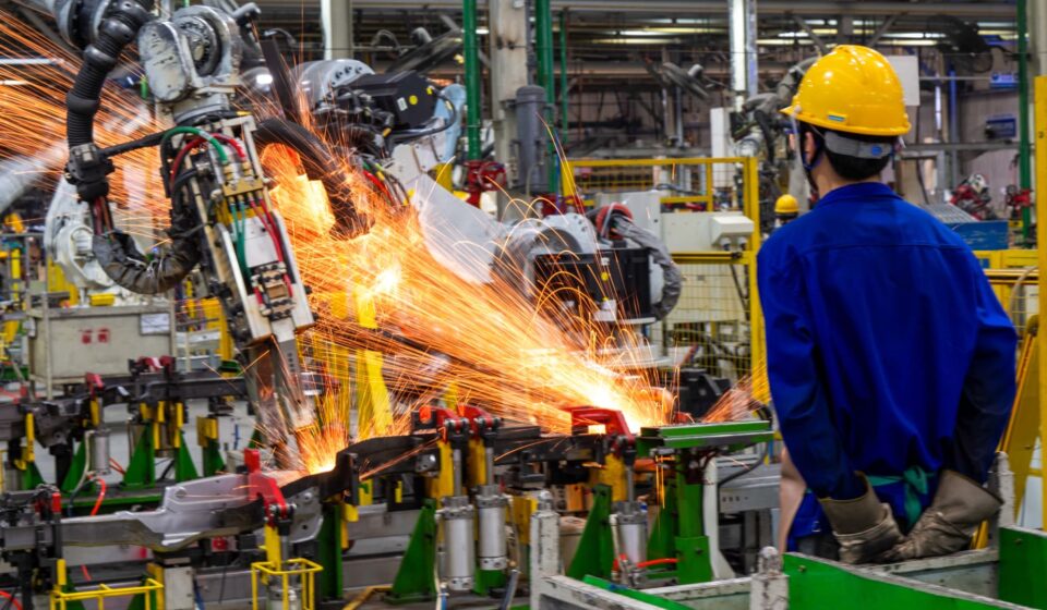 China's factory activity shrinks for second straight month