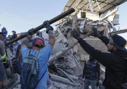 Colombia: Búsqueda contrarreloj entre los escombros tras el terremoto