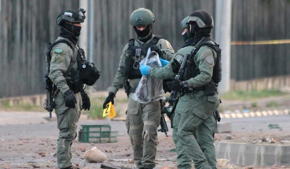 Colombia: Desactivan bomba en carretera cercana donde será investido De la Espriella