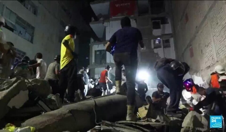 Colombia rescuers race against the clock to search for earthquake survivors