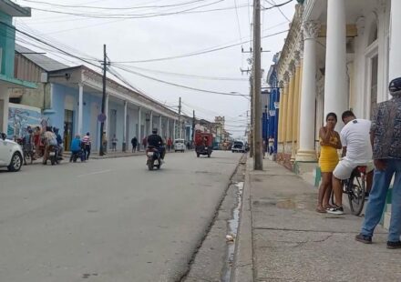 Cuba: En Guantánamo no quieren 176 reformas, sino "cambio de sistema"