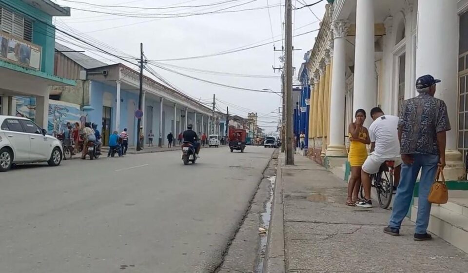 Cuba: En Guantánamo no quieren 176 reformas, sino "cambio de sistema"