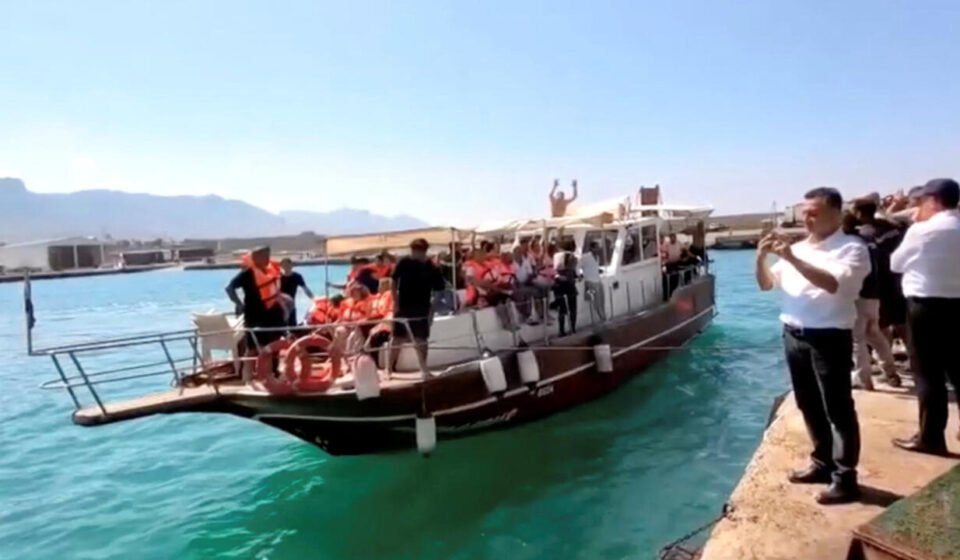 Cyprus: Ferry capsizes with hundreds on board