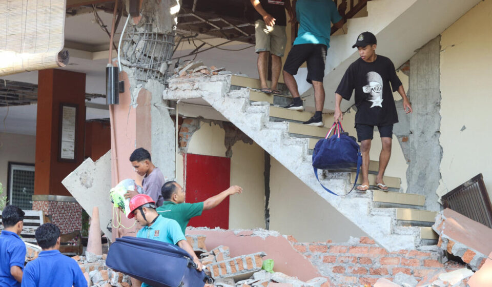 Deadly earthquake strikes Indonesia and triggers mass evacuations