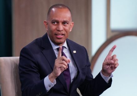 Democratic leader Jeffries meets with Jared Kushner as midterms loom