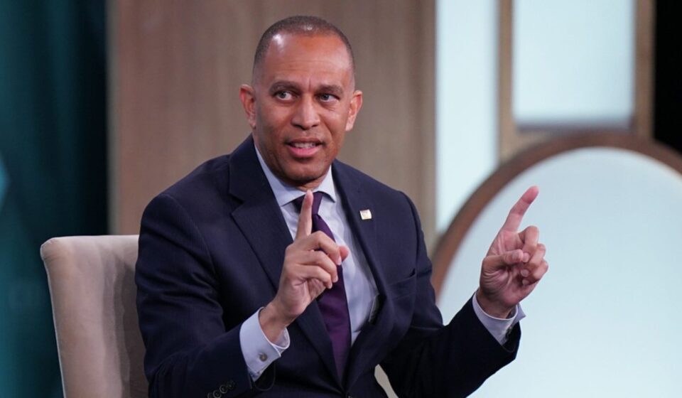 Democratic leader Jeffries meets with Jared Kushner as midterms loom