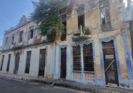 Derrumbes: Caminar por las calles de Matanzas se ha convertido en un peligro