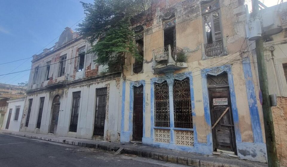Derrumbes: Caminar por las calles de Matanzas se ha convertido en un peligro