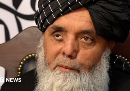 Divorce, smartphones and control - BBC sees how Taliban run Afghanistan