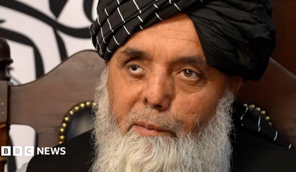 Divorce, smartphones and control - BBC sees how Taliban run Afghanistan