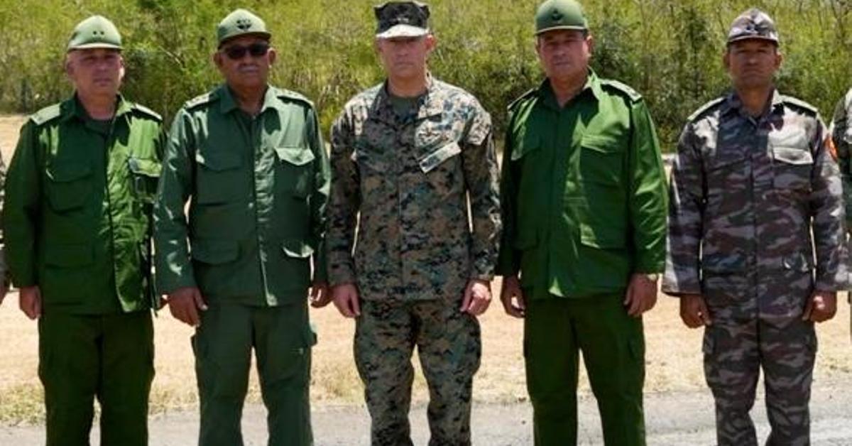 EE UU-Cuba: El jefe del Comando Sur se reúne con un alto mando militar cubano