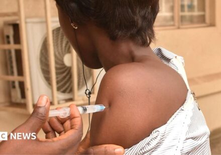 Ebola in DR Congo: Vaccine trial to start as WHO warns about speed of infections