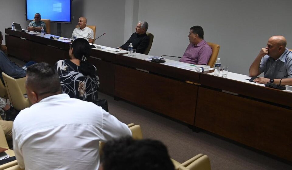 Economía: Díaz-Canel se reúne con empresarios privados y les advierte
