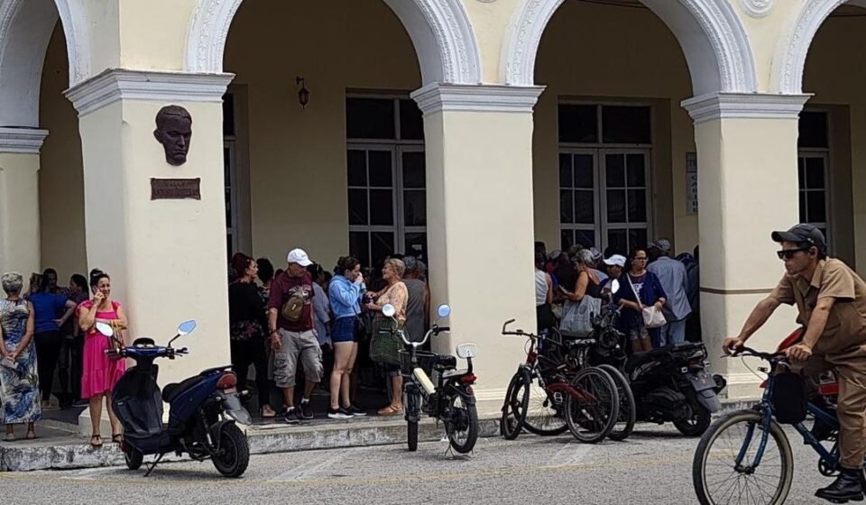 Economía: Los controles desaparecen el poco aceite que había en Cuba