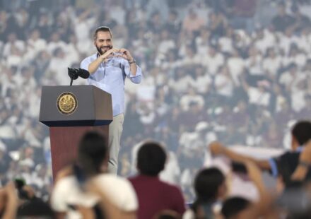 El Salvador: Bukele anuncia inversión en educación hasta el 8% del PIB