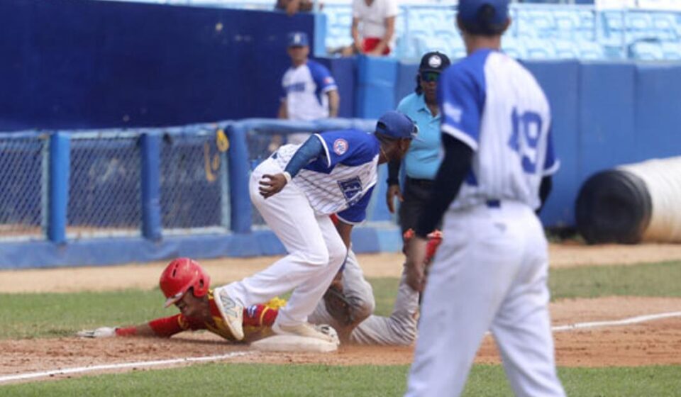 El béisbol tendrá menos juegos por los apagones y la escasez de combustible