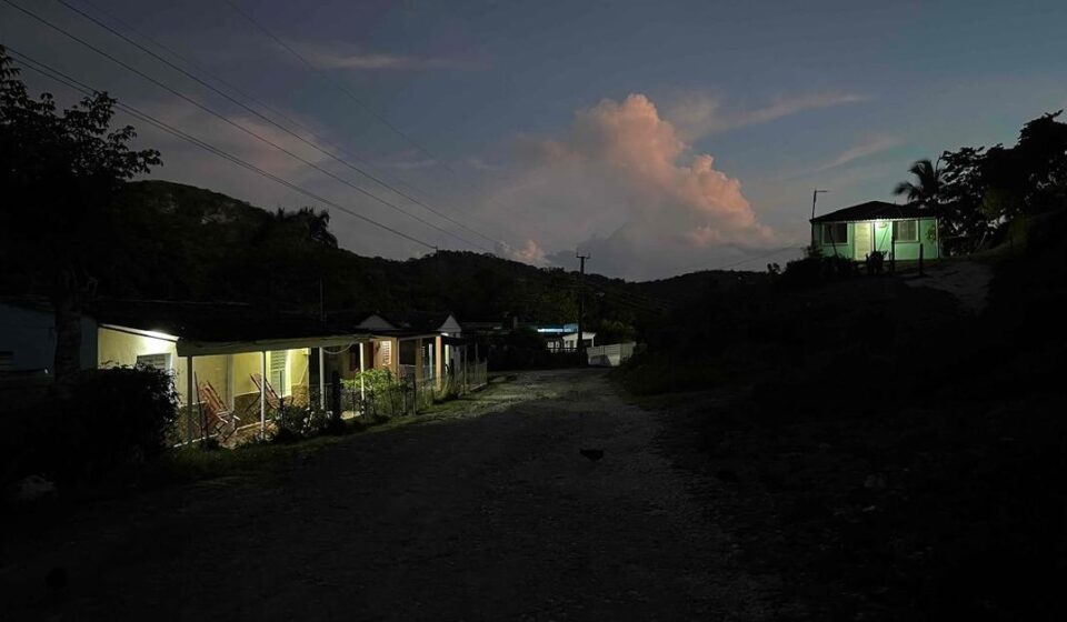 En Puerto Escondido, el petróleo destruyó un lugar paradisíaco