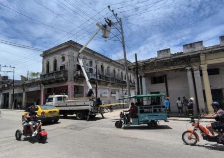 Energía: Se restablece el sistema eléctrico pero los cubanos siguen esperando la luz