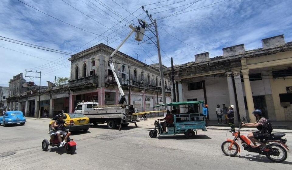 Energía: Se restablece el sistema eléctrico pero los cubanos siguen esperando la luz