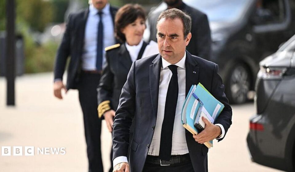 Europe wildfires: Lecornu heckled over French emergency response
