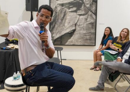 Exilio: Alcántara recibe las cartas que le enviaron preso en Cuba