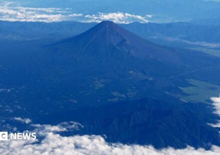 Father leaves 7-year-old son alone on Mount Fuji to continue hike, reports say