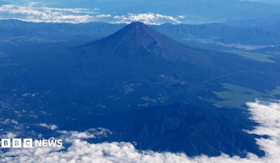 Father leaves 7-year-old son alone on Mount Fuji to continue hike, reports say