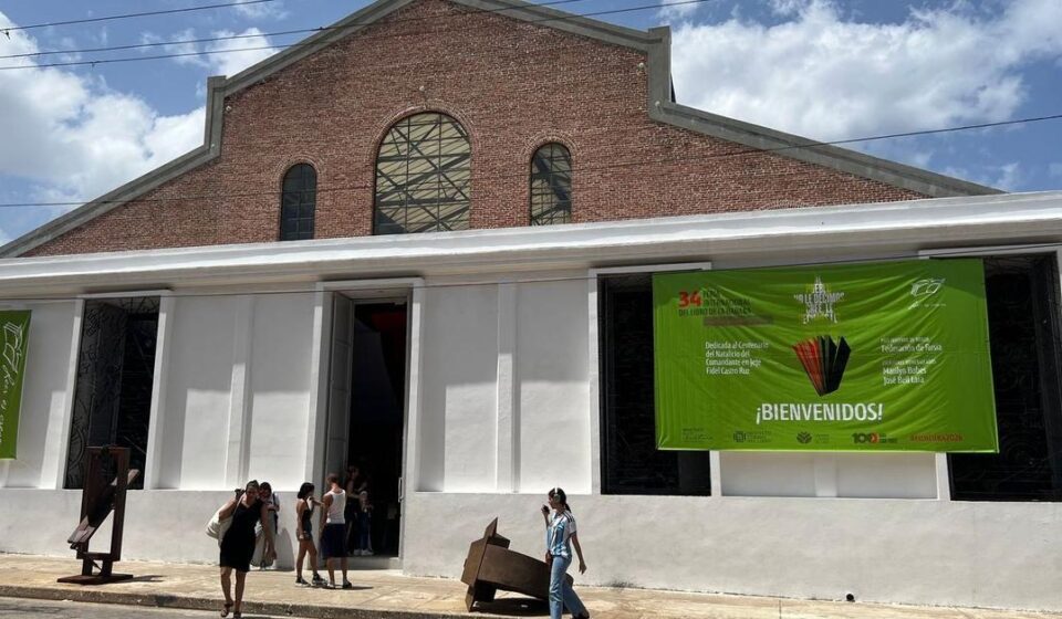 Feria del libro: Abre la Feria del Libro, con más papelería que literatura